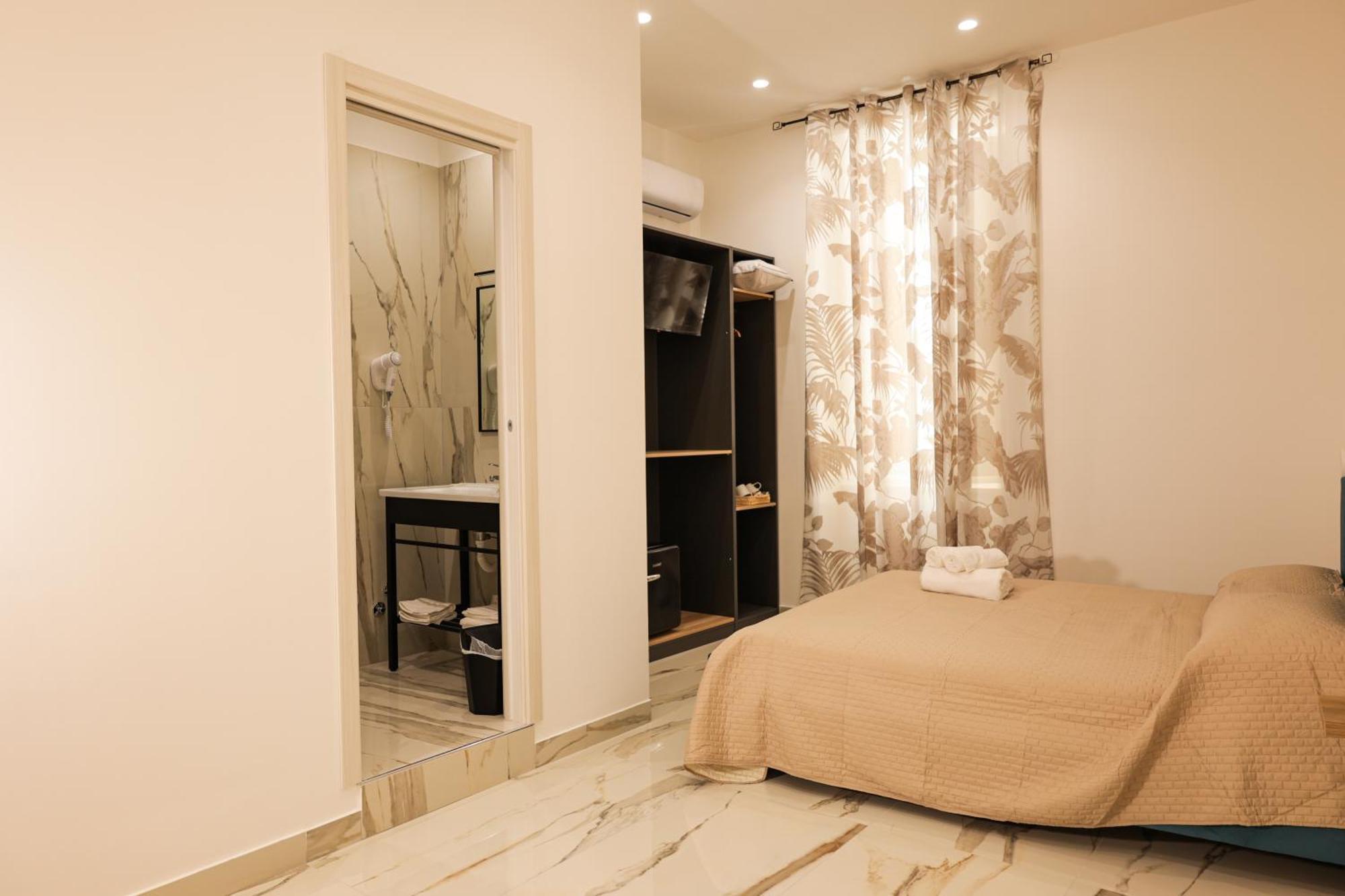 Napoli Station Rooms Luaran gambar
