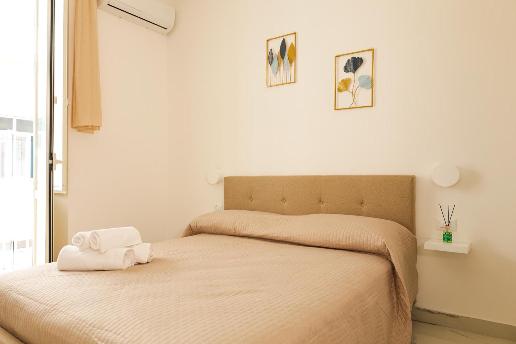 Napoli Station Rooms Luaran gambar